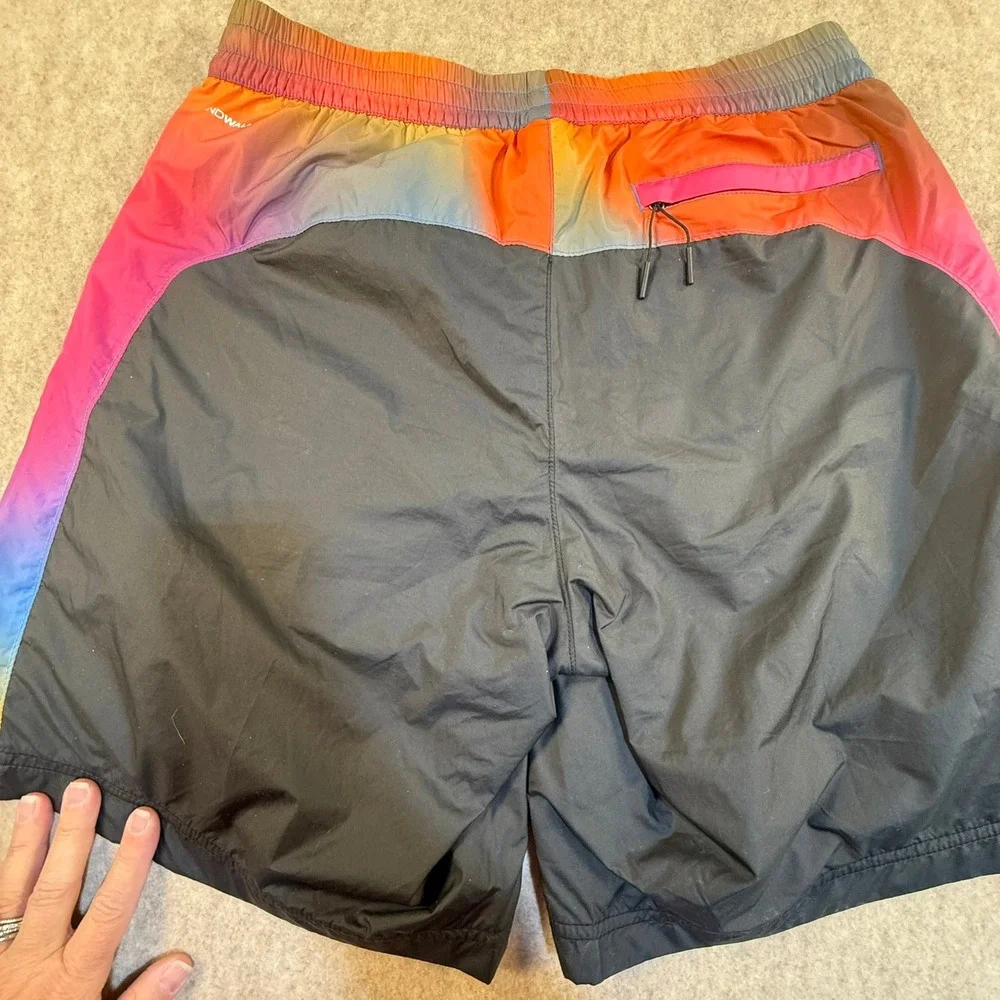 The North Face Hydrenaline Shorts Mens Small Black Rainbow‎ Gradient Wind Shorts